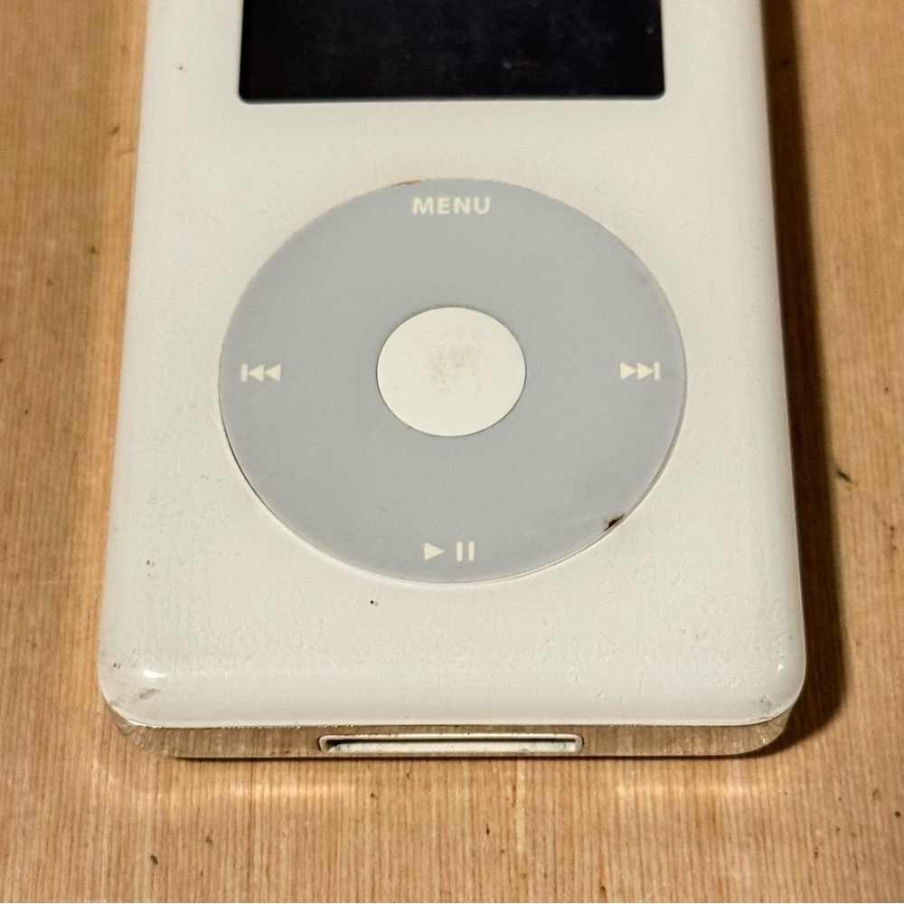 Apple iPod Classic Model-A1059 20GB BROKEN White Bad Battery “Parts/Repair” Read - Picture 3 of 10